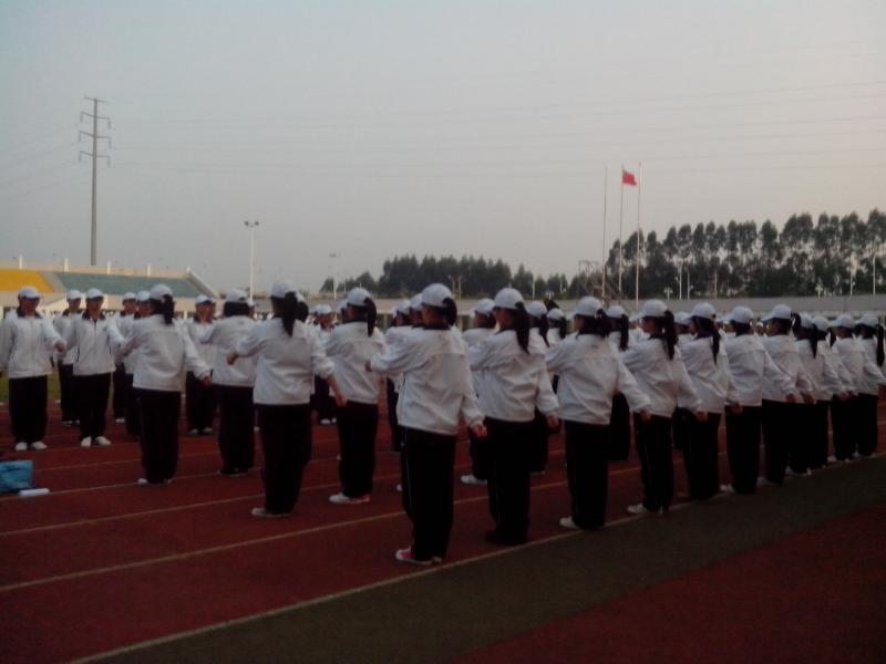 yl34511线路中心2012级新生军训系列报道之齐步走.jpg yl34511线路中心